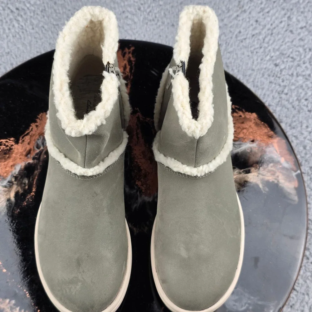 Clarks Cloudsteppers Ankle Boots Women 6 Olive‎ Green Faux Fur Trim Zip